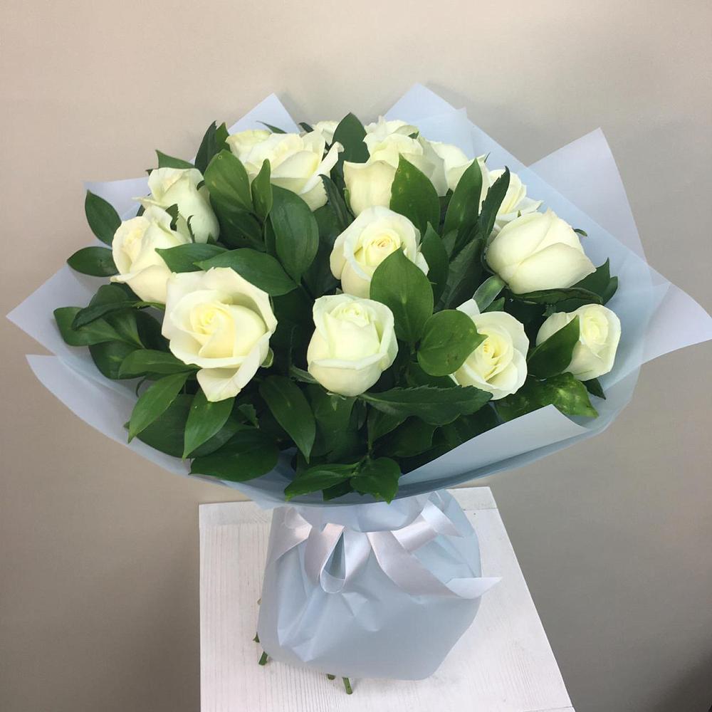 Букет 15 Белых роз Проуд в Парфино