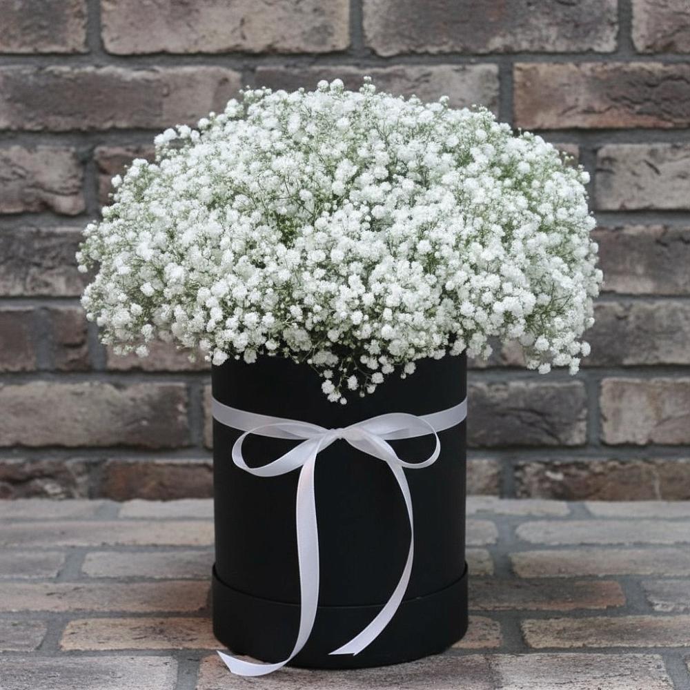 Цветочная композиция из Гипсофила в шляпной коробке в Парфино