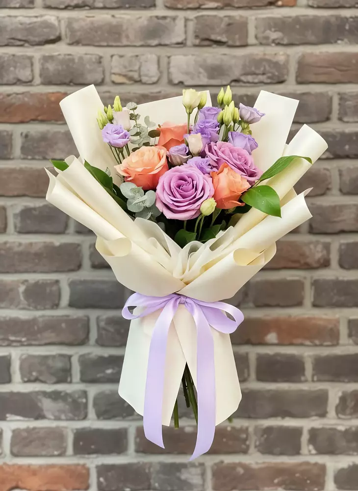 Букет цветов из: Лизиантусы и Розы в Парфино