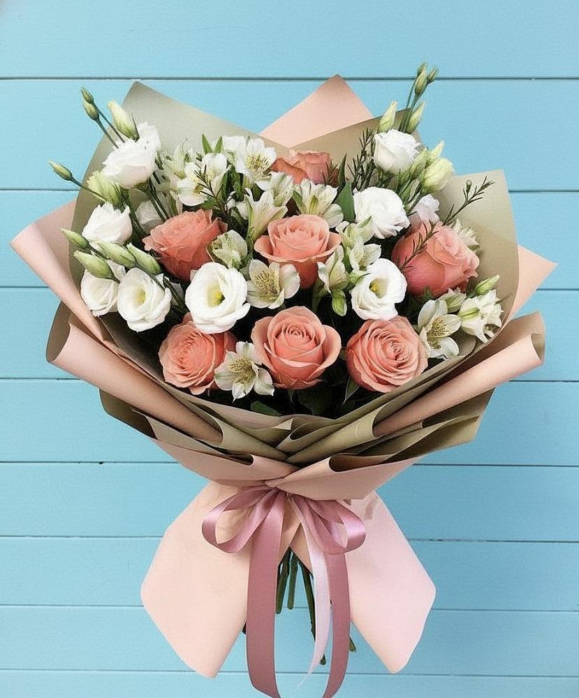 Букет цветов из: Розы, Альстромерии и Лизиантусы в Парфино