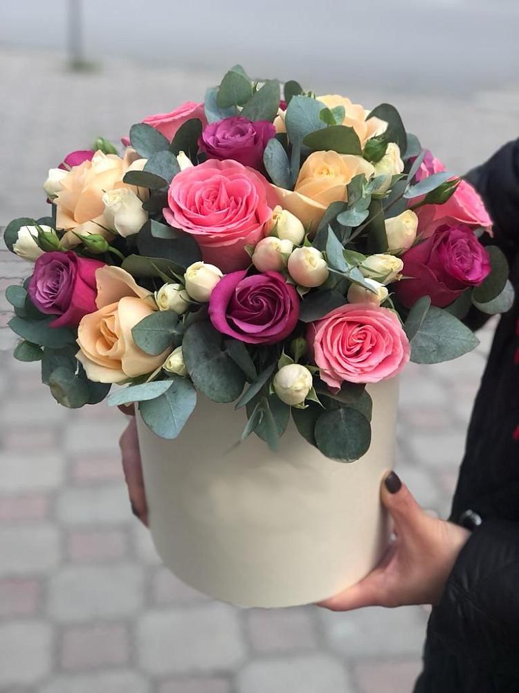 Цветочная композиция из Розы в шляпной коробке в Парфино