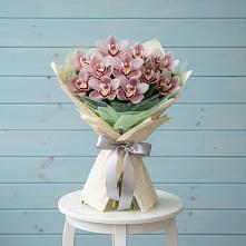 Букет цветов из:  Орхидеи и Розы в Парфино