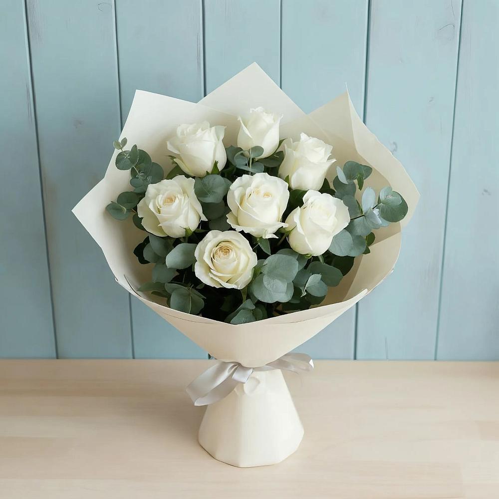 Букет Белые розы в Эвкалипте в Парфино