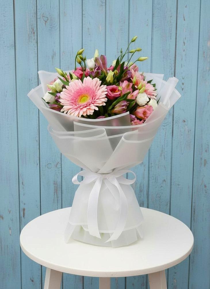 Букет цветов из: Герберы, Альстромерии и Лизиантусы в Парфино