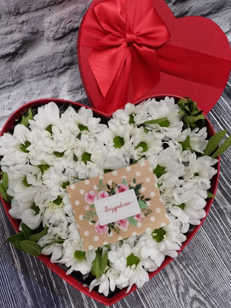 Цветочная композиция из Хризантемы в виде сердца в Парфино