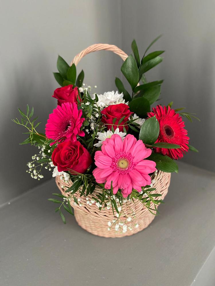 Цветочная композиция из Розы, Хризантемы и Герберы в корзине в Парфино