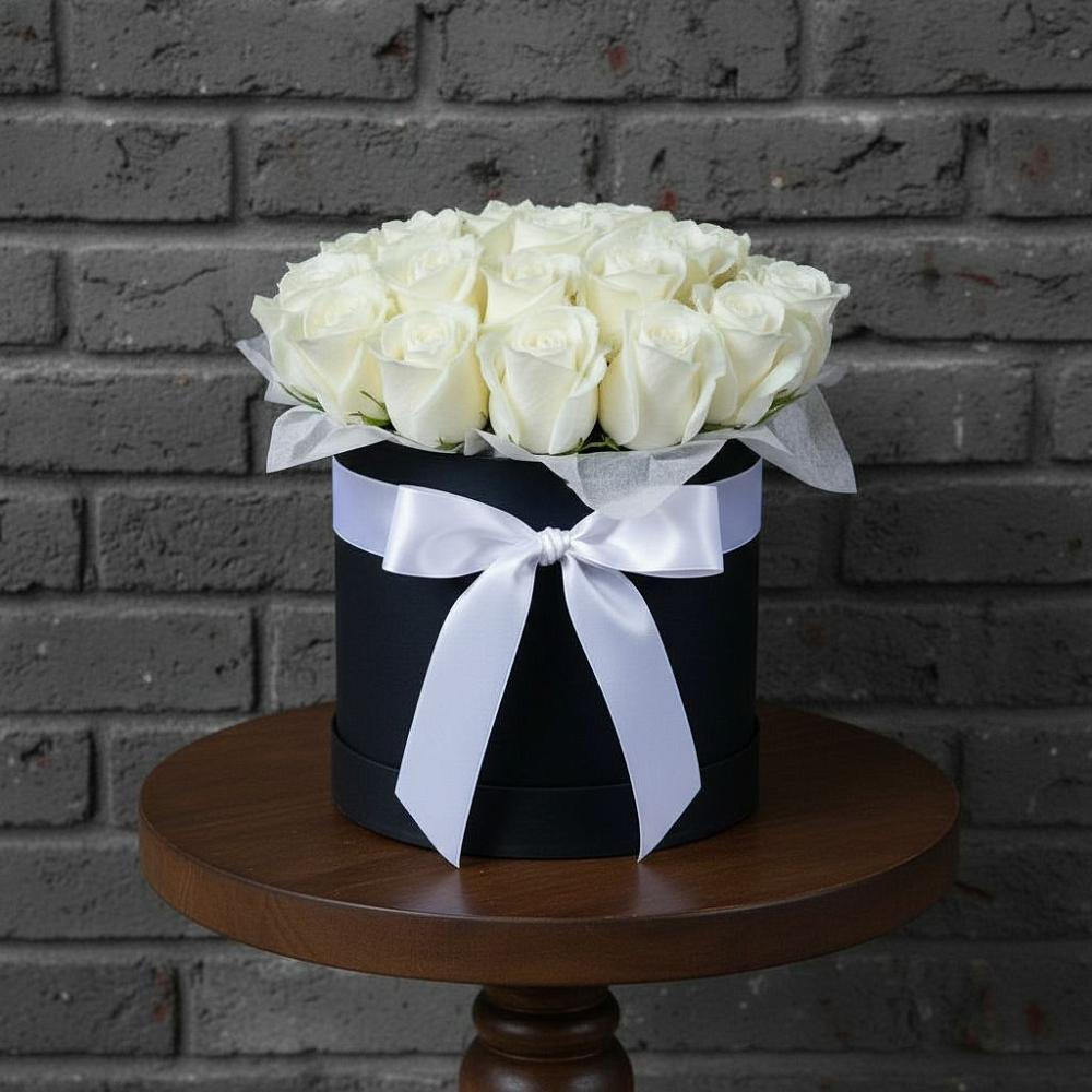 Цветочная композиция из Розы в шляпной коробке в Парфино