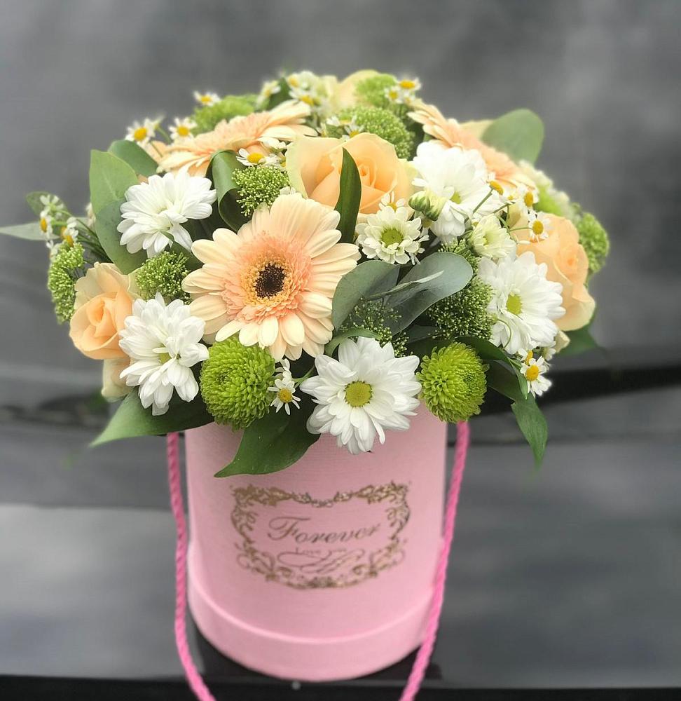 Цветочная композиция из Розы, Герберы и Хризантемы в шляпной коробке в Парфино