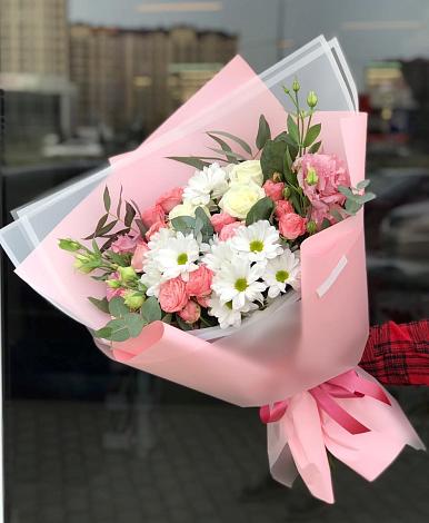 Букет цветов из: Розы, Лизиантусы и Хризантемы в Парфино