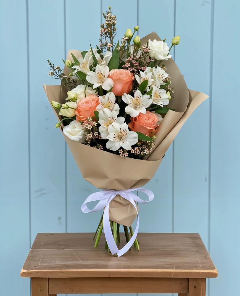 Букет цветов из: Альстромерии, Лизиантусы, Розы и Хризантемы в Парфино