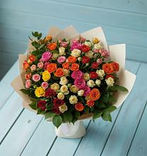 Букет Микс из разноцветных кустовых роз в Парфино