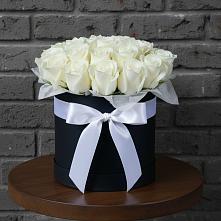 Цветочная композиция из Розы в шляпной коробке в Парфино